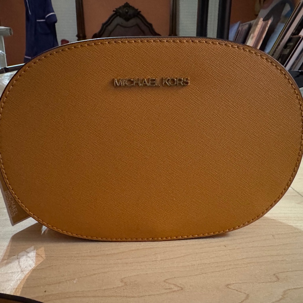 Michael Kors Jet Set Travel Oval Crossbody Bag - NEW